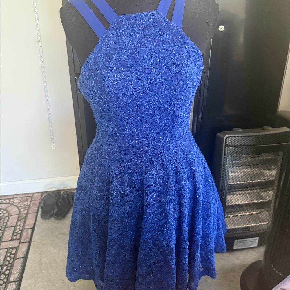 Elegant Blue Lace Dress p37 - Picture 3 of 6